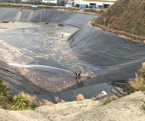 王屋镇废水池清理