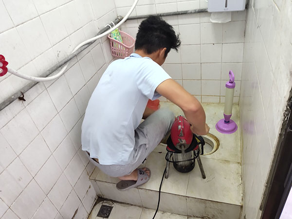 王屋镇肥皂掉到马桶里把马桶堵住了怎么办？马桶堵住了怎么办
