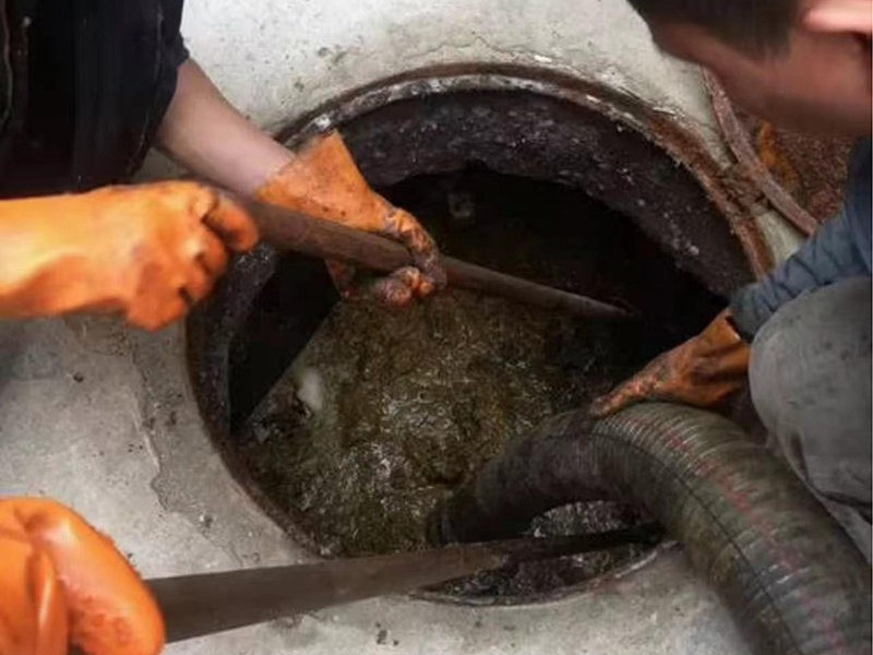 王屋镇清理化粪池时如何避免沼气的危害?